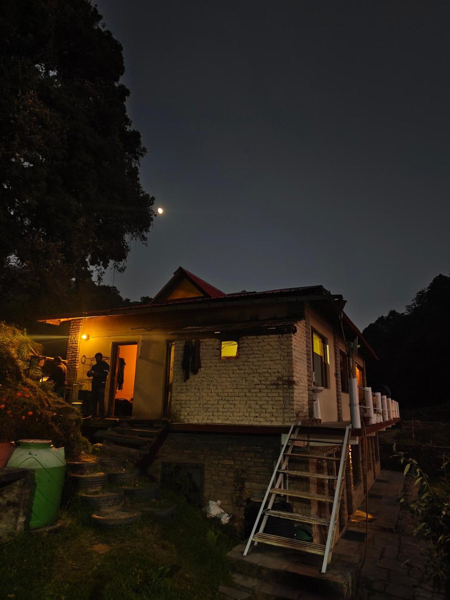 Simba Jungle Lodge, Binsar Wildlife Sanctuary Buitenkant foto
