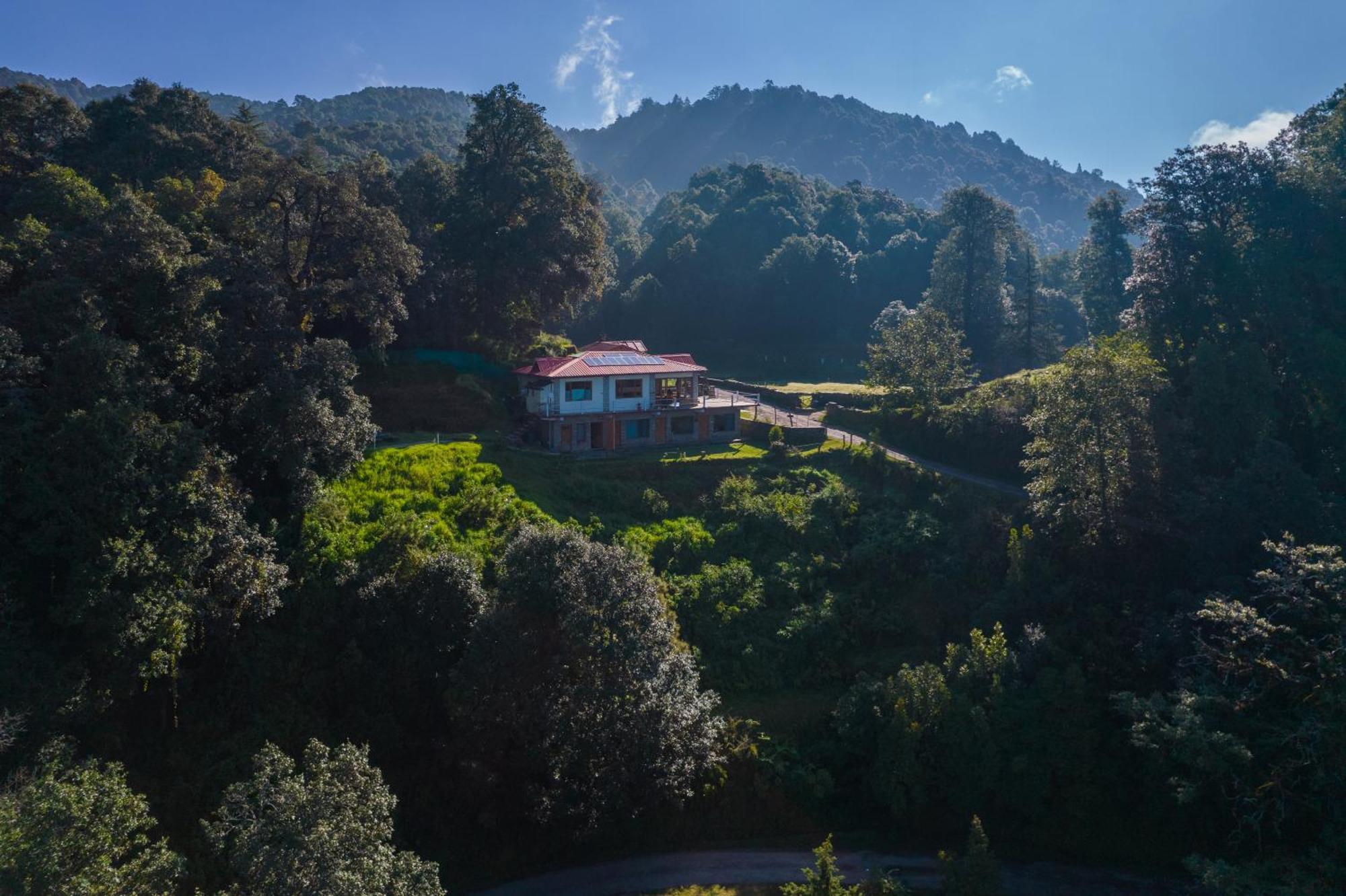 Simba Jungle Lodge, Binsar Wildlife Sanctuary Buitenkant foto